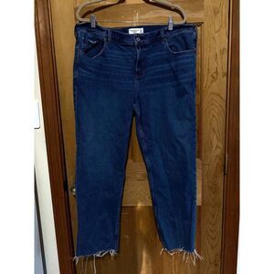 Abercrombie & Fitch The Straight Mid Rise Medium Wash Jeans